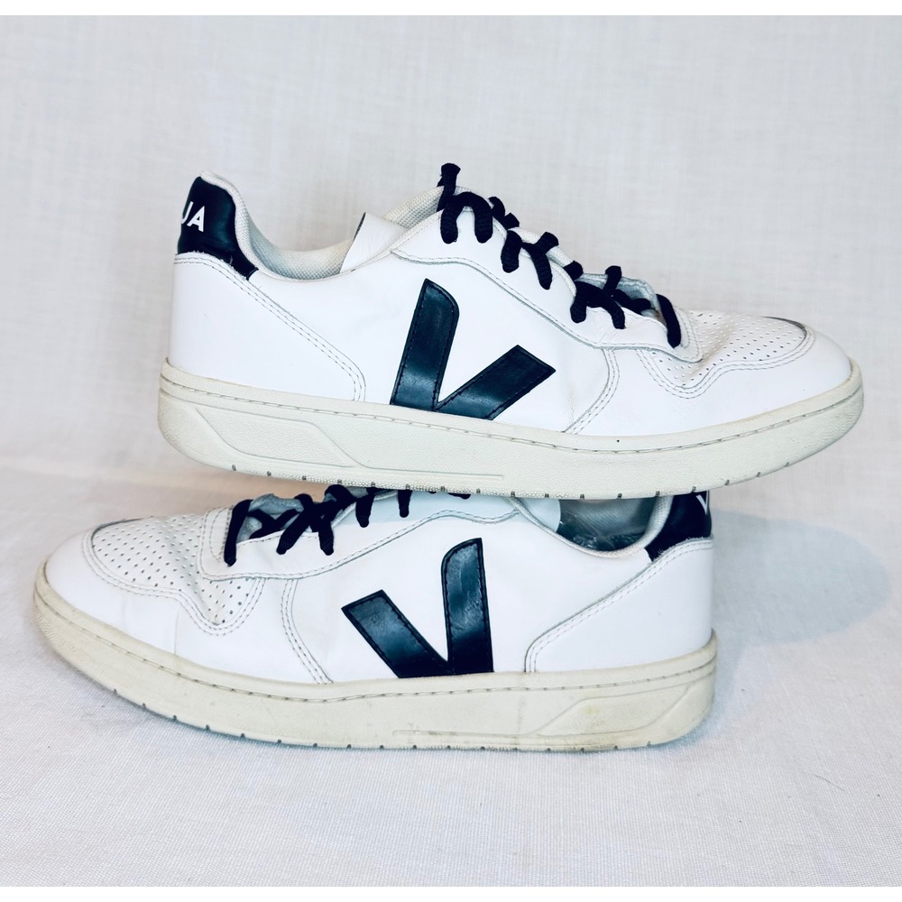 Veja V-10 Leather Sneakers White Black Low Top Lace Up Trainers